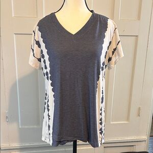 Chic V-Neck Gray and White Women's Tee